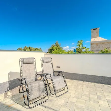 Appartement With Parking Space - Lozice, - 22215 Vir