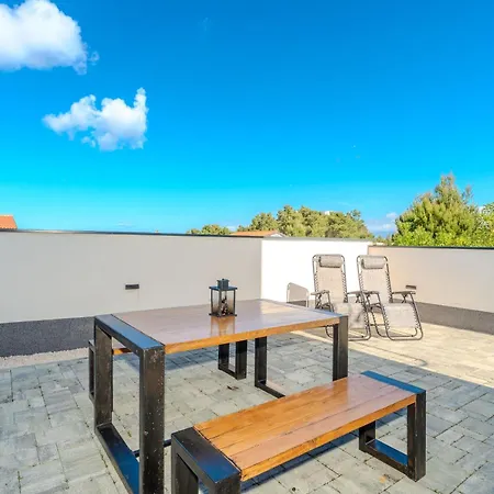 With Parking Space - Lozice, - 22215 Appartement