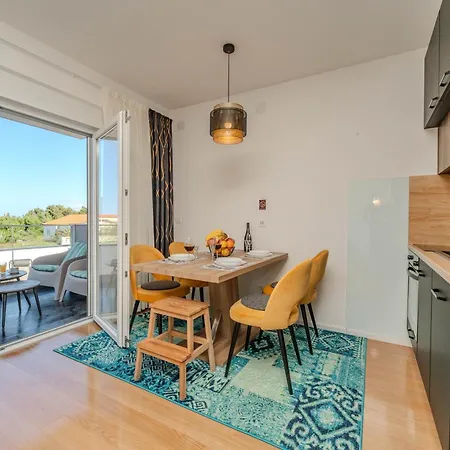 With Parking Space - Lozice, - 22215 Appartement *